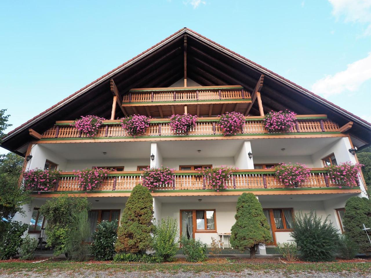 Landgasthof Zum Schwarzen Grat Isny im Allgäu Eksteriør billede